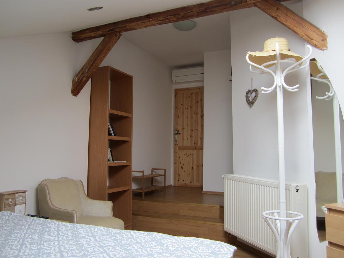 U Borovice Apartment